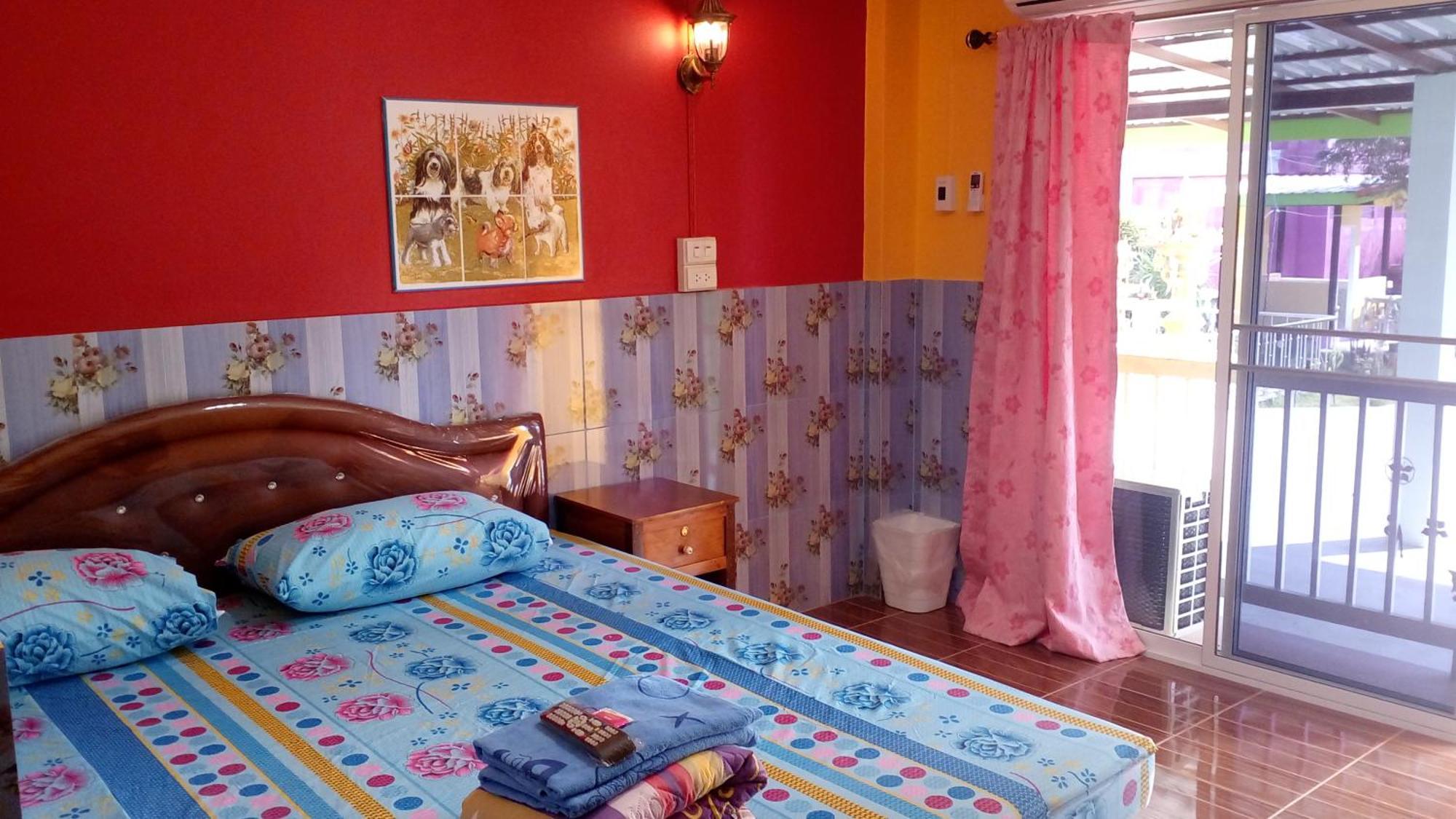 Rueangsrisiri Guesthouse 2 Sukhothai Phòng bức ảnh