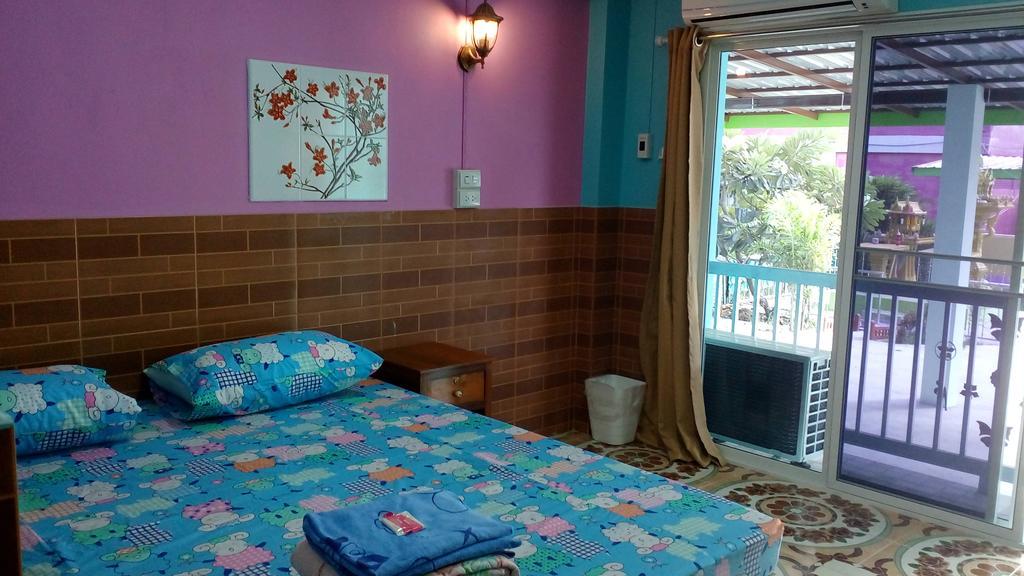 Rueangsrisiri Guesthouse 2 Sukhothai Phòng bức ảnh