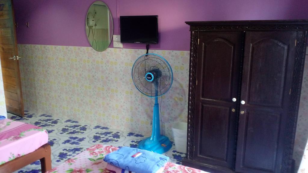 Rueangsrisiri Guesthouse 2 Sukhothai Ngoại thất bức ảnh
