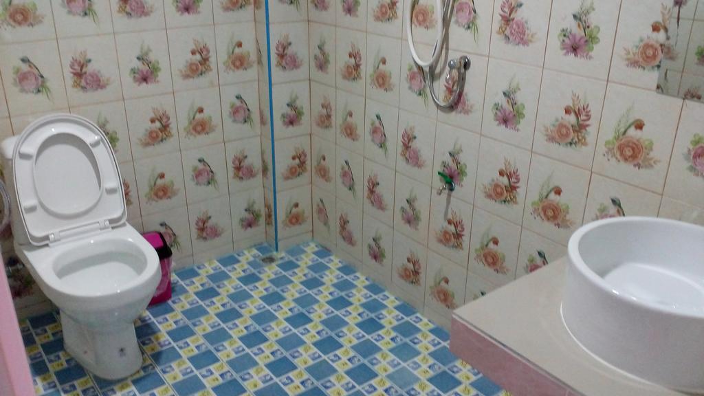 Rueangsrisiri Guesthouse 2 Sukhothai Ngoại thất bức ảnh
