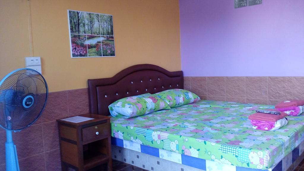 Rueangsrisiri Guesthouse 2 Sukhothai Ngoại thất bức ảnh